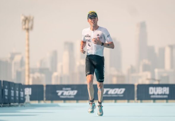 بيرسون وديرون يحصدان لقبي منافسات المحترفين في ترايثلون دبي T100