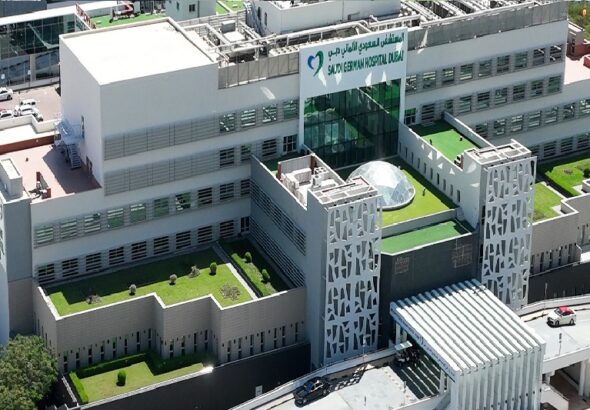 إنجاز طبي نوعي جديد في جراحة العمود الفقري… «المستشفى السعودي الألماني دبي» ينهي معاناة مريضة بعد 30 عاماً من الجنف