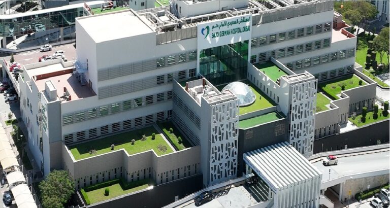 إنجاز طبي نوعي جديد في جراحة العمود الفقري… «المستشفى السعودي الألماني دبي» ينهي معاناة مريضة بعد 30 عاماً من الجنف