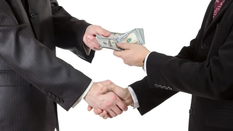 Private Credit Investors Rush to Withdraw